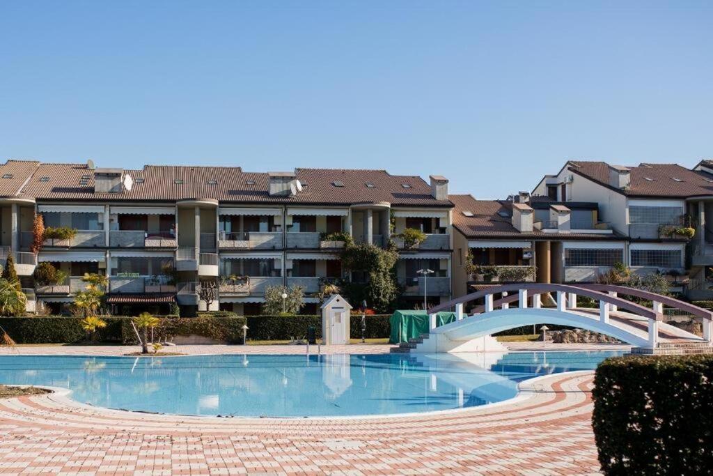 Apartment With Garden And Grill - Green Residence Sirmione Desenzano del Garda Dış mekan fotoğraf